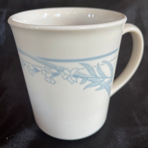 Corning Corelle Blue Leaf and Flower Pattern Coffee Cup Mug Beige