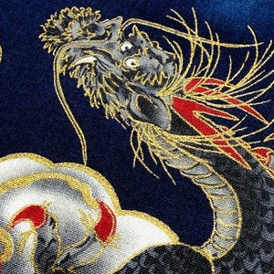 Auténtica tela japonesa de algodón - 110 cm de ancho, dragón y olas sobre azul marino / Tissu japonais coton dragon / Acolchado, kimono, costura imagen 2
