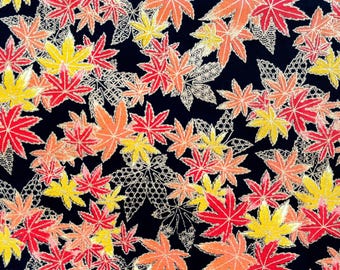 Algodón japonés auténtico: hojas de arce rojas, naranjas y amarillas sobre fondo negro / Acolchado, costura, confección / Tejido de algodón japonés con motivos florales