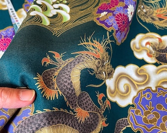 Tela de algodón japonés auténtica W110 / Dragón y olas sobre verde oscuro / Para acolchado, kimono y costura. Se vende por metro.