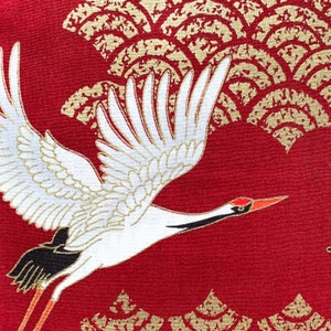 Japanese Fabric Cranes & Gold Waves on Red W110cm / Tissu Japonais coton grues dorées /Quilting Patchwork / Authentically Made in Japan.