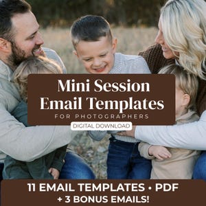 Könnte beinhalten: Digitaler Download von E-Mail-Vorlagen für Mini-Fotoshootings, bestehend aus 11 E-Mail-Vorlagen im PDF-Format sowie 3 Bonus-E-Mails. Der Text befindet sich auf einem dunkelbraunen rechteckigen Overlay vor einer unscharfen Familienkulisse.