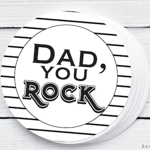 Etiqueta para biscoitos imprimível - Etiqueta redonda de 5 cm x 5 cm Feliz Dia dos Pais, pai, você arrasa! Embalagem para biscoitos Rock N Roll Mini Biscoitos
