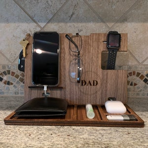 SVG File ONLY - Bandeja de descarga de la estación de acoplamiento del teléfono para el teléfono y el reloj Laser Cut Digital File