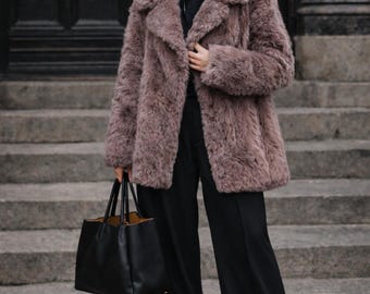 Vintage Women's Hip Length Fur Coat with Notched Lapels in Taupe Color – Size S