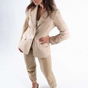 Blazer beige en cuir souple pour femmes, TAILLE S