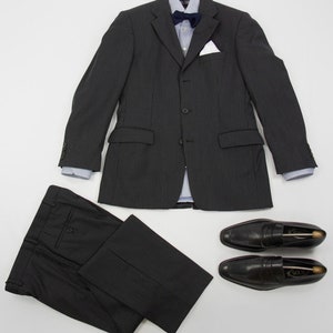 Hugo Boss Super 100's Wool Gray Striped 3 Button Suit // 2 pieces // Jacket + Trousers//US 38R // EU 48