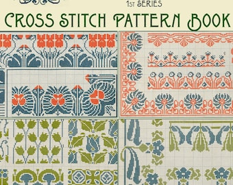 Puede incluir: Portada de un libro de patrones de punto de cruz vintage con el texto "1920s DMC Library" y "Cross Stitch Pattern Book". La portada presenta varios diseños florales y geométricos de punto de cruz en tonos azules, naranjas y verdes sobre un fondo crema.