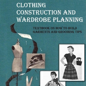 Peut inclure: Une couverture de livre vintage avec le titre "Construction de vêtements et planification de la garde-robe". La couverture présente un fond bleu avec des illustrations en noir et blanc d'un mannequin, d'un fer à repasser et d'une femme portant une jupe à carreaux.