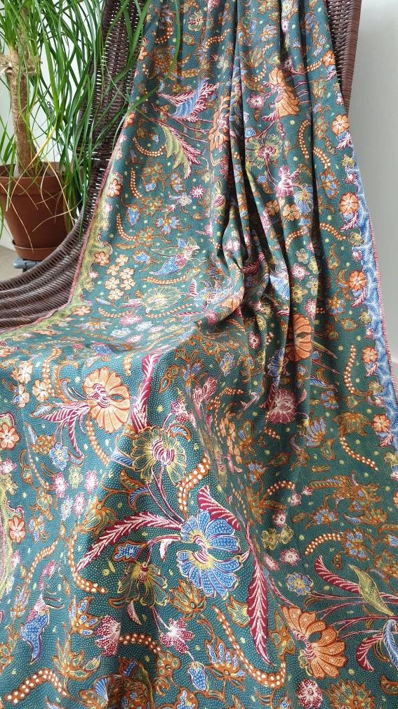 Vintage Indonesian Java Batik Tulis Fabric, Classic Tiga