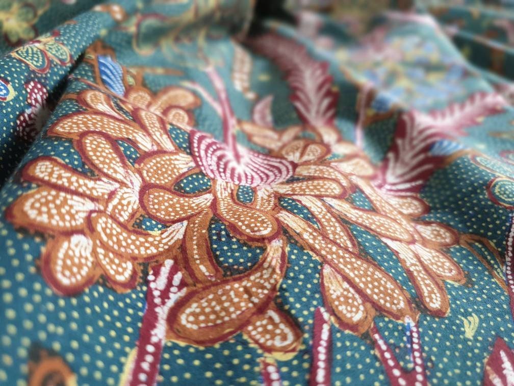 Vintage Indonesian Java Batik Tulis Fabric, Classic Tiga Negeri Textile ...
