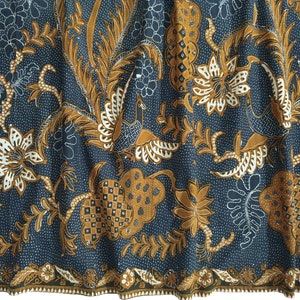 Vintage Indonesian Java Batik Tulis Textile, Javanese Indigo and Sogan Sarong, Classic Bird Solo Design
