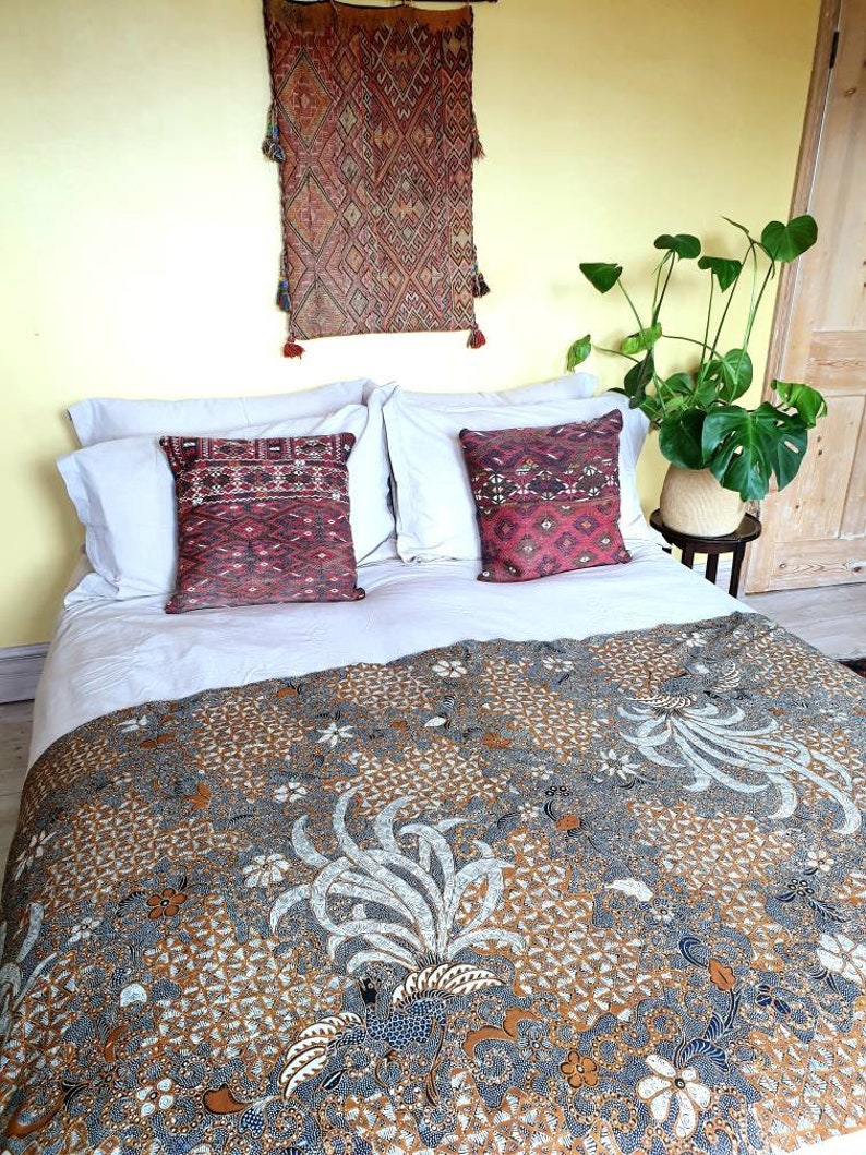 Vintage Indonesian Batik Tulis Fabric, Javanese Indigo Sarong Textile, Boho Handmade Wrap, Ethnic Wall Hanging image 6
