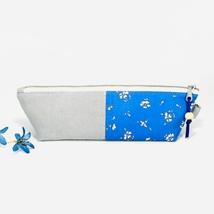 Liberty of London « Field Rose » fleuri, pochette fine à fermeture éclair, trousse de maquillage en coton Liberty bleu vif, pochette de voyage pour femme, trousse à crayons