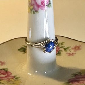 10K White Gold 7mm Blue Star Sapphire w/ Diamond Accents Ring Size 6 - 2 grams