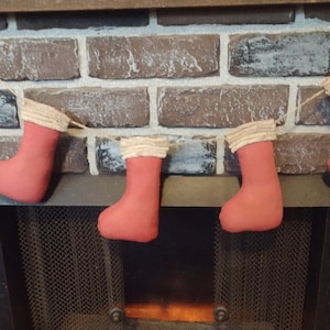 Primitive Red Stocking Garland Christmas, Sock garland, Holiday Decor, Winter Gift, Farmhouse Primitive Winter
