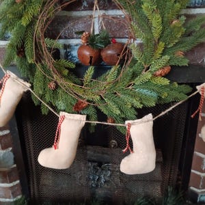 Primitive Farmhouse Stocking Garland White, Cabin Christmas, Early American Stocking, Fireplace Stocking Garland