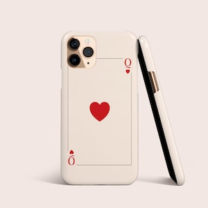 Funda para teléfono con naipes de la reina de corazones para iPhone 16, 15, 14, 13 y 12 • Todos los modelos • Para S25, S24, S23, S22, S21 y S22 • Para Google Pixel • Beige y rojo