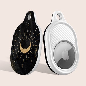 Custodia in oro mistico celeste per AirTag, adatta per Apple AirTag, custodia con ciondolo portachiavi, supporto portachiavi per AirTag, sole luna oro nero