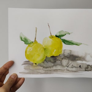 Natura morta di mele cotogne, acquerello di cibo, arte della cucina, carta da ristorante senza cornice, dipinto giallo, arte della frutta, prelibatezze autunnali, raccolto