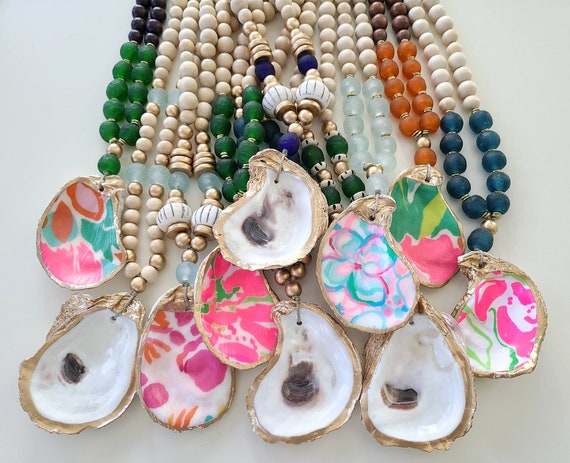 Shell store statement necklace
