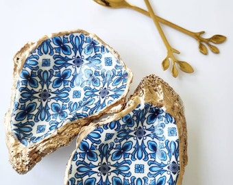 Chinoiserie Blue and White Oyster Shell Dishes, Salt and Pepper Cellars, Pinch Bowls, Unique Hostess Gift Set, Wedding Decor, Culinary Gifts