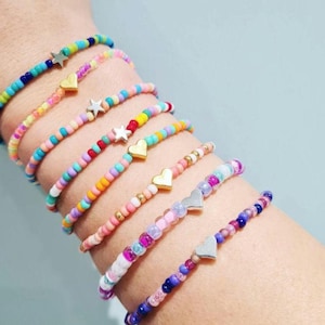 Photo showing different colours of bracelets available. From top to bottom: turquoise, neon, candyfloss, carnival, flower field, holiday pink, cupcake 4mm, happy purple.