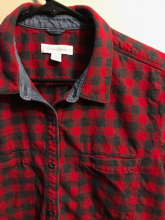 red and black plaid Treasure & Bond button up fla… - image 3