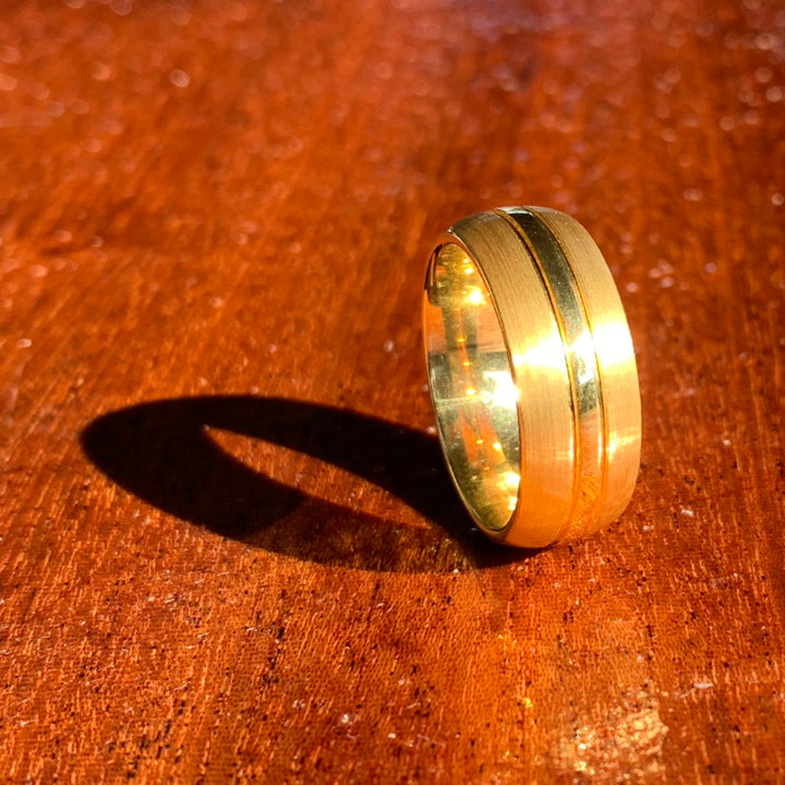 18k Gold Metal Man Ring Brushed Gold sur Polish Gold Wedding Etsy