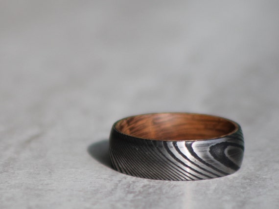 Mens Wedding Ring, Damascus Steel & Whiskey Barrel, Wedding Band, His Wedding Ring, Couples Rings, FREE Engraving! Free Size Exchanges