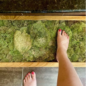 Luxury Live Pole Moss Bath Mat - Modern Welcome Bath Mats – Unique Green Grass Bathmat – Indoor/Outdoor Bathroom Rug Décor – Door Carpet