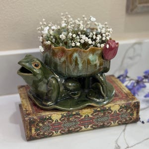 Vintage Majolica Frog on Lilypad Under a Water Lily Flower Planter, Collectible Colorful Earthenware High Glaze Pottery, Rare Collectibles