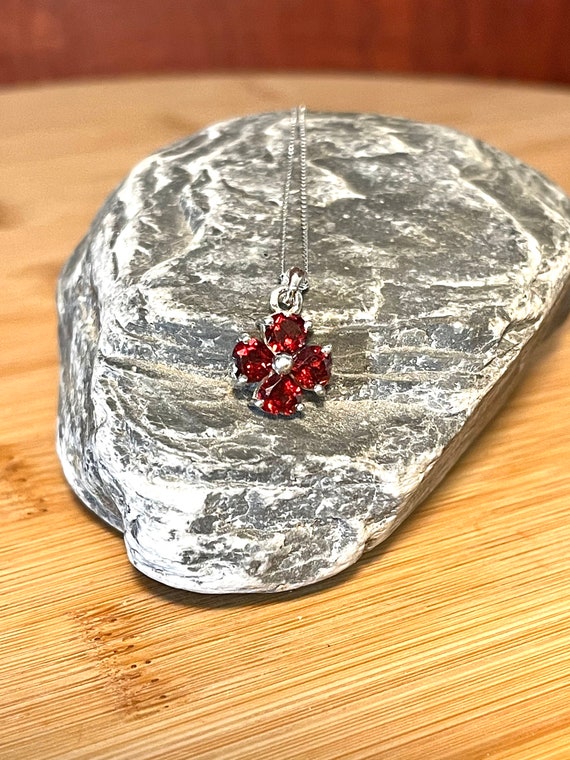 Garnet Flower Silver Pendant & .925 Silver Chain N