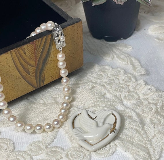 LENOX Dove and Heart Porcelain Brooch 24K Gold Ac… - image 1