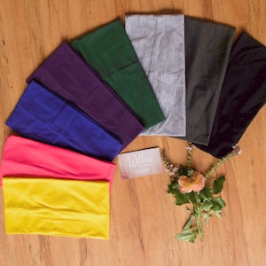 Faixa larga em tecido jersey, a faixa perfeita para manter o cabelo para trás e fora do seu caminho