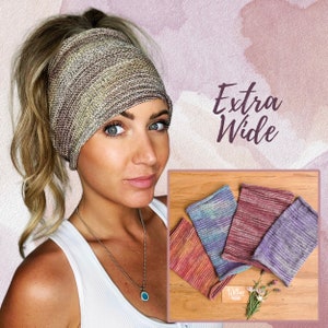 Può includere: Un set di quattro fasce per capelli extra larghe in una varietà di colori, tra cui viola, rosa, blu e arancione. Le fasce sono realizzate in un tessuto morbido ed elastico e sono perfette per tenere i capelli fuori dal viso.