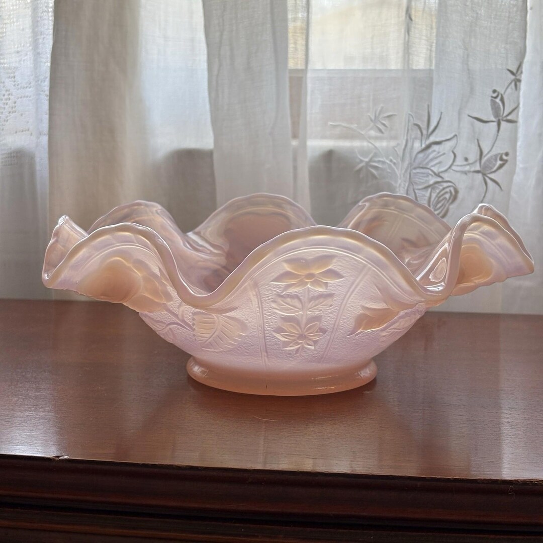 Pink Ruffle Rim Vintage LE Smith Opalescent Pink Ruffled Rim Rose Pattern Translucent ...