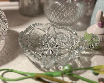 Vintage sawtooth edge cut glass candy dish pinwheel with loop handle