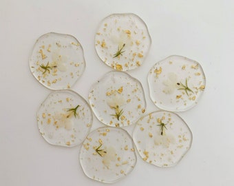 Real Flower Charm 2pcs transparent white Pressed Flower 2-3cm Resin Pendant Dired Flower earring charm Handmade making jewelry kw0644-2