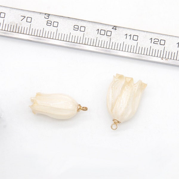 Real Flower Charm 2pcs white bellflower Pressed Flower 1-3cm Resin Pendant Dired Flower earring charm Handmade making jewelry kw0637-11