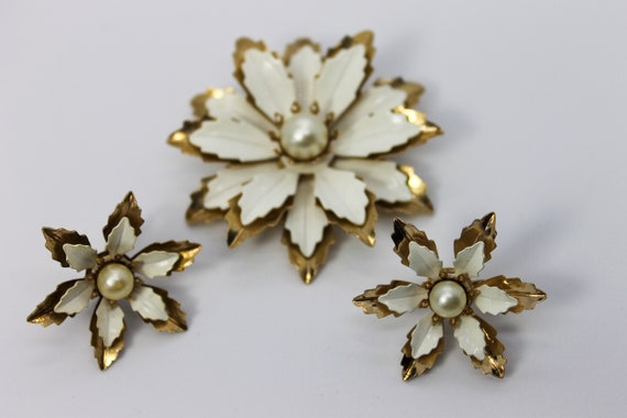 Vintage Brooch Earring Set Emmons White Enamel Go… - image 2