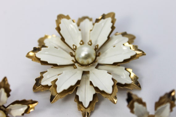 Vintage Brooch Earring Set Emmons White Enamel Go… - image 5