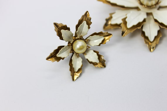 Vintage Brooch Earring Set Emmons White Enamel Go… - image 4