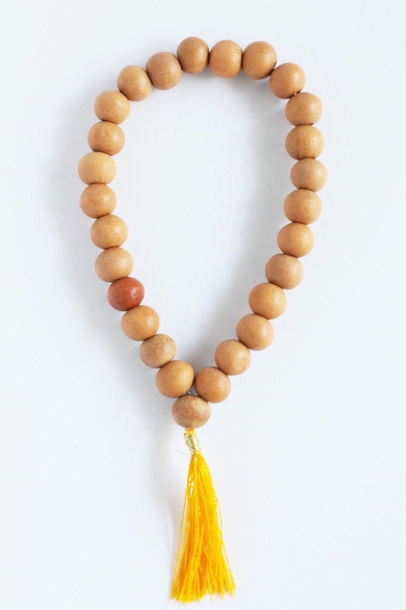 Bracelet en bois de santal Mala sacré pour poignet de méditation image 1