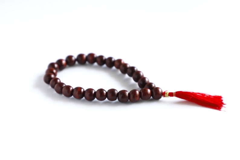 Bracelet en bois de santal Mala sacré pour poignet de méditation image 5