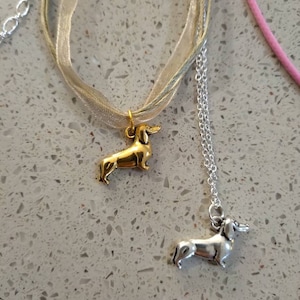 Dackel Halskette, Dackel Anhänger, Dackel Anhänger, Gold und Silber