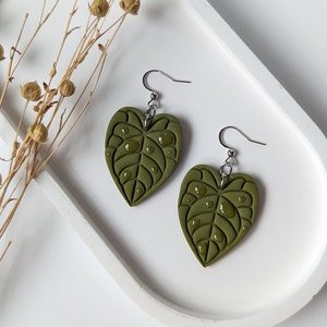 OHRRINGE "Anthurium" | Ohrringe aus Polymer Clay | grüne Pflanzen-Ohrringe | Ohrringe für Plant Moms | Geschenk für Freund*in