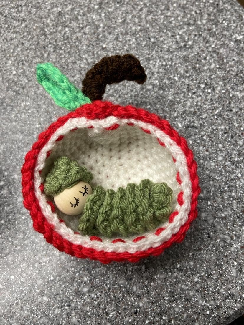 Oruga de manzana - Etsy México, image size:828x1104