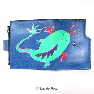 Cartera de polipiel pintada a mano | Pintura surrealista de animales | Cartera pintada a todo color