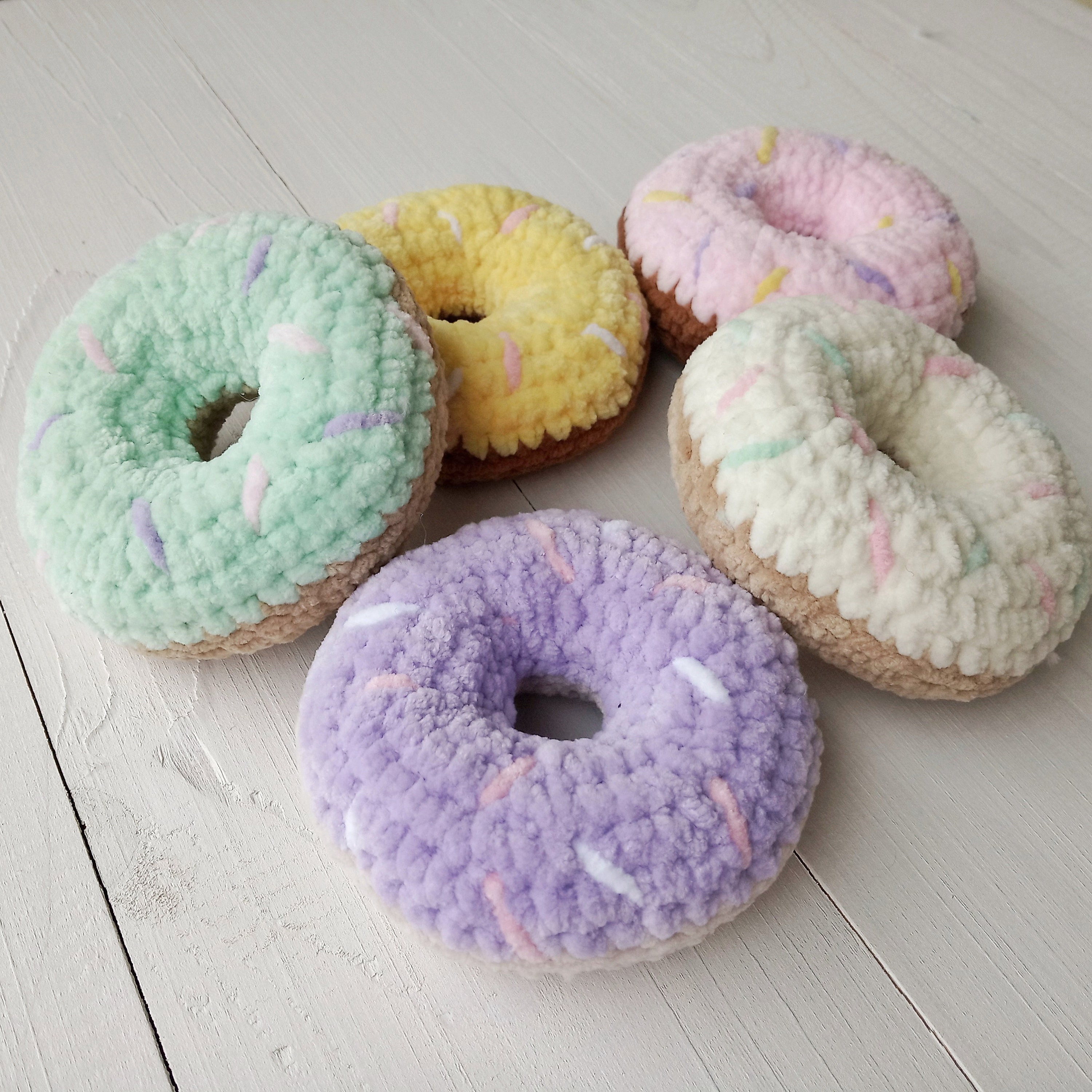 Подушка пончик из ализе пуффи схема